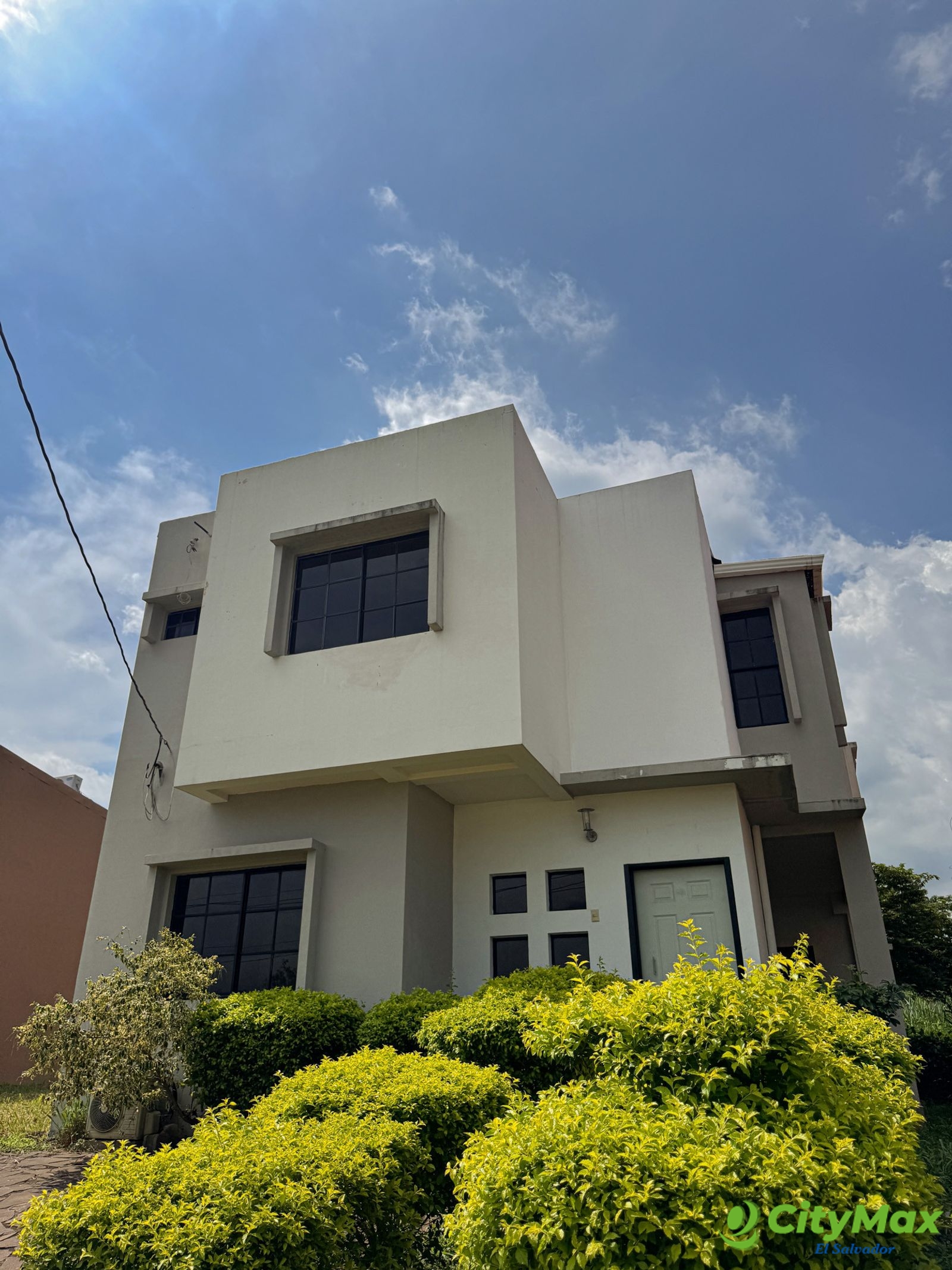 Casa nueva en Residencial Altamira Sonzacate 2 plantas