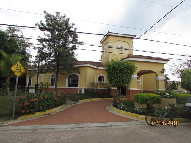 SE VENDE CASA EN QUINTAS DE GRATAMIRA