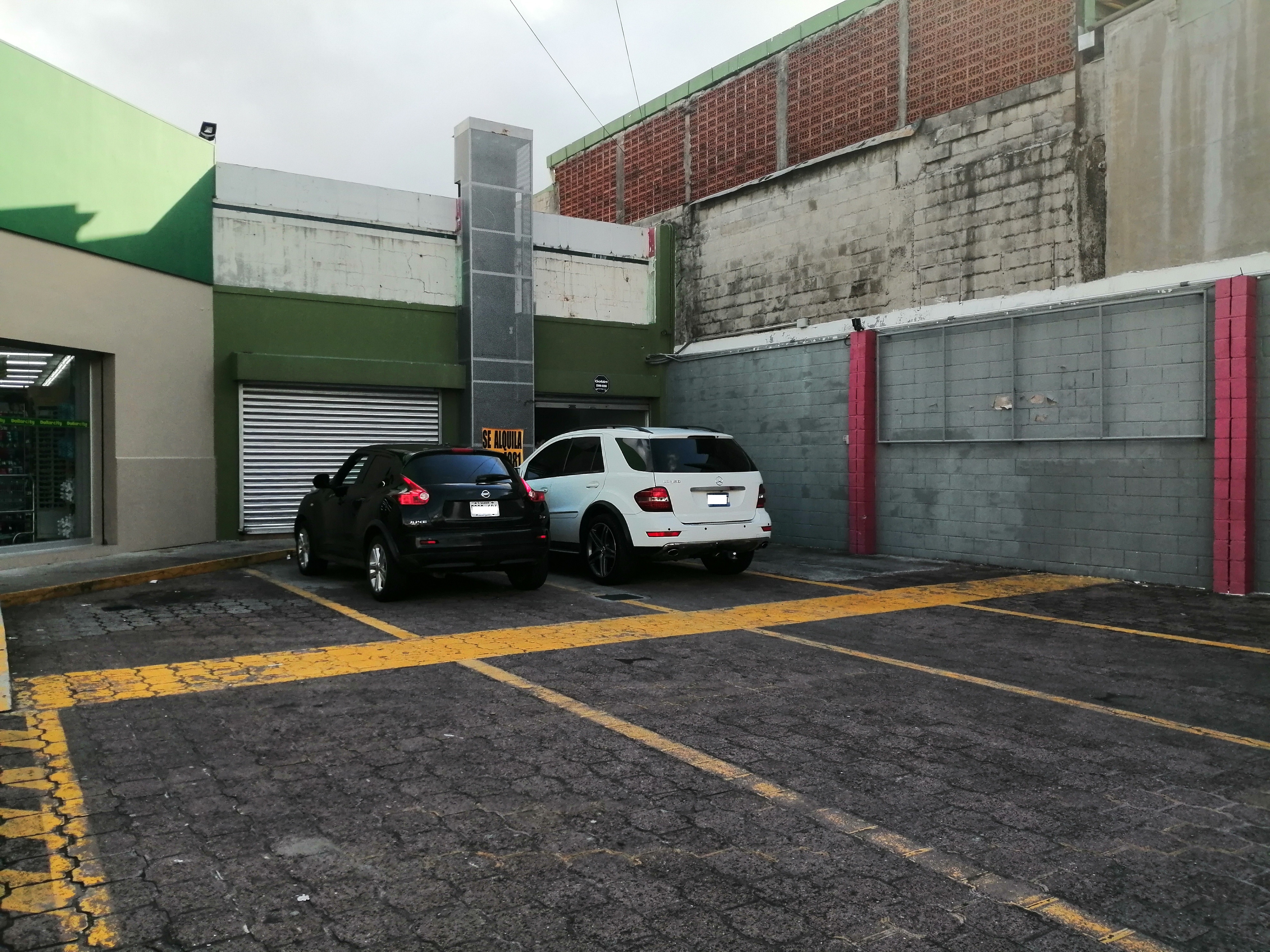 Local comercial en Santa Tecla por Dollar City de 300m2