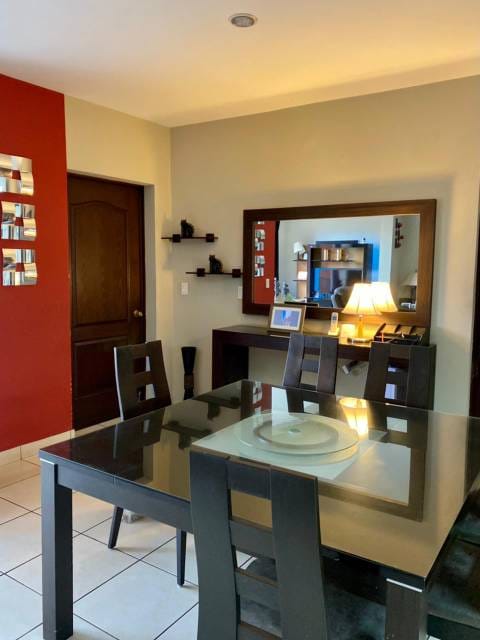 VENDO Apartamento con jardín en Colonia Escalón Tipo Casa