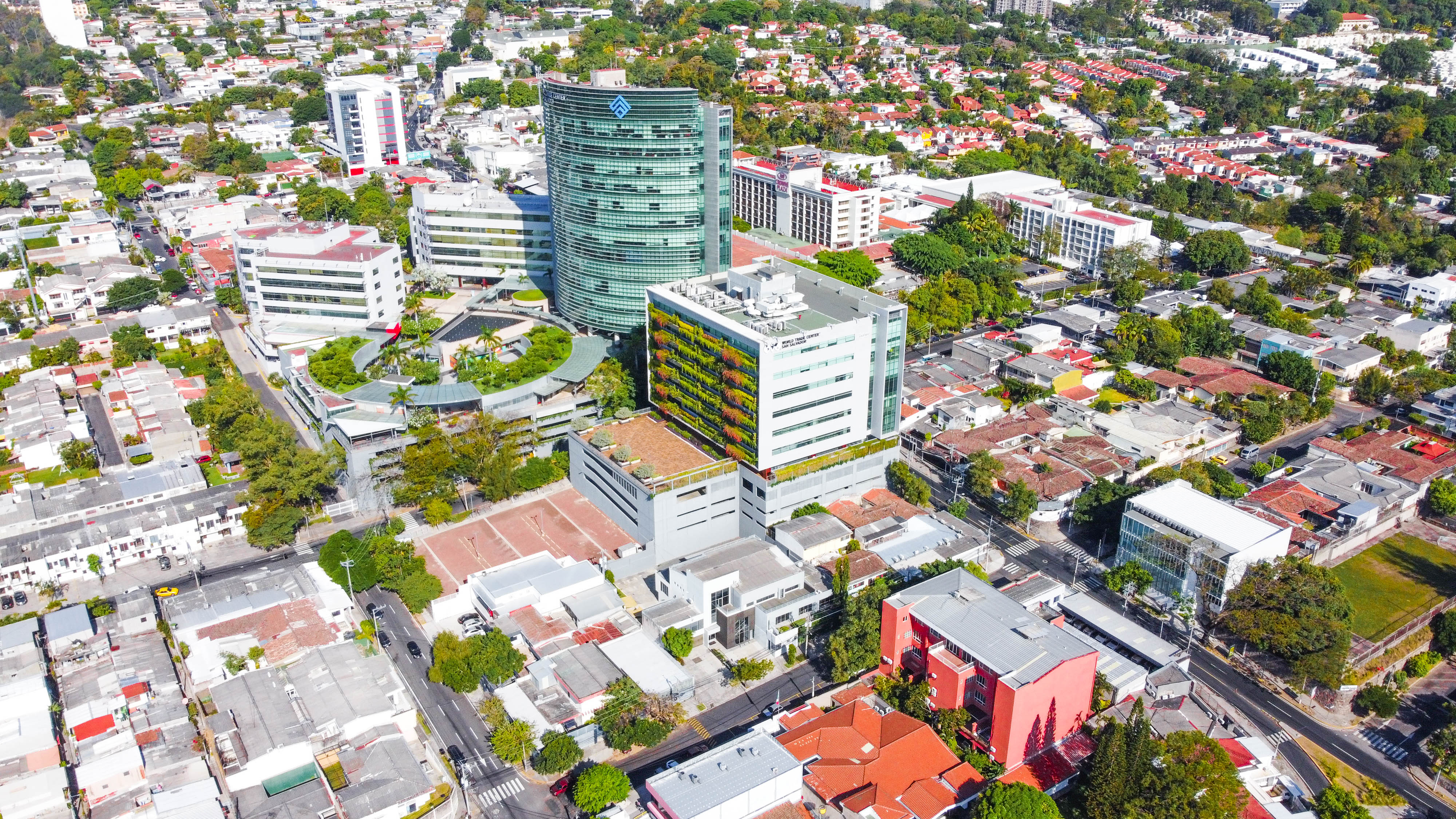 Vendo Edificio en Colonia Escalón ubicación y amplio parqueo