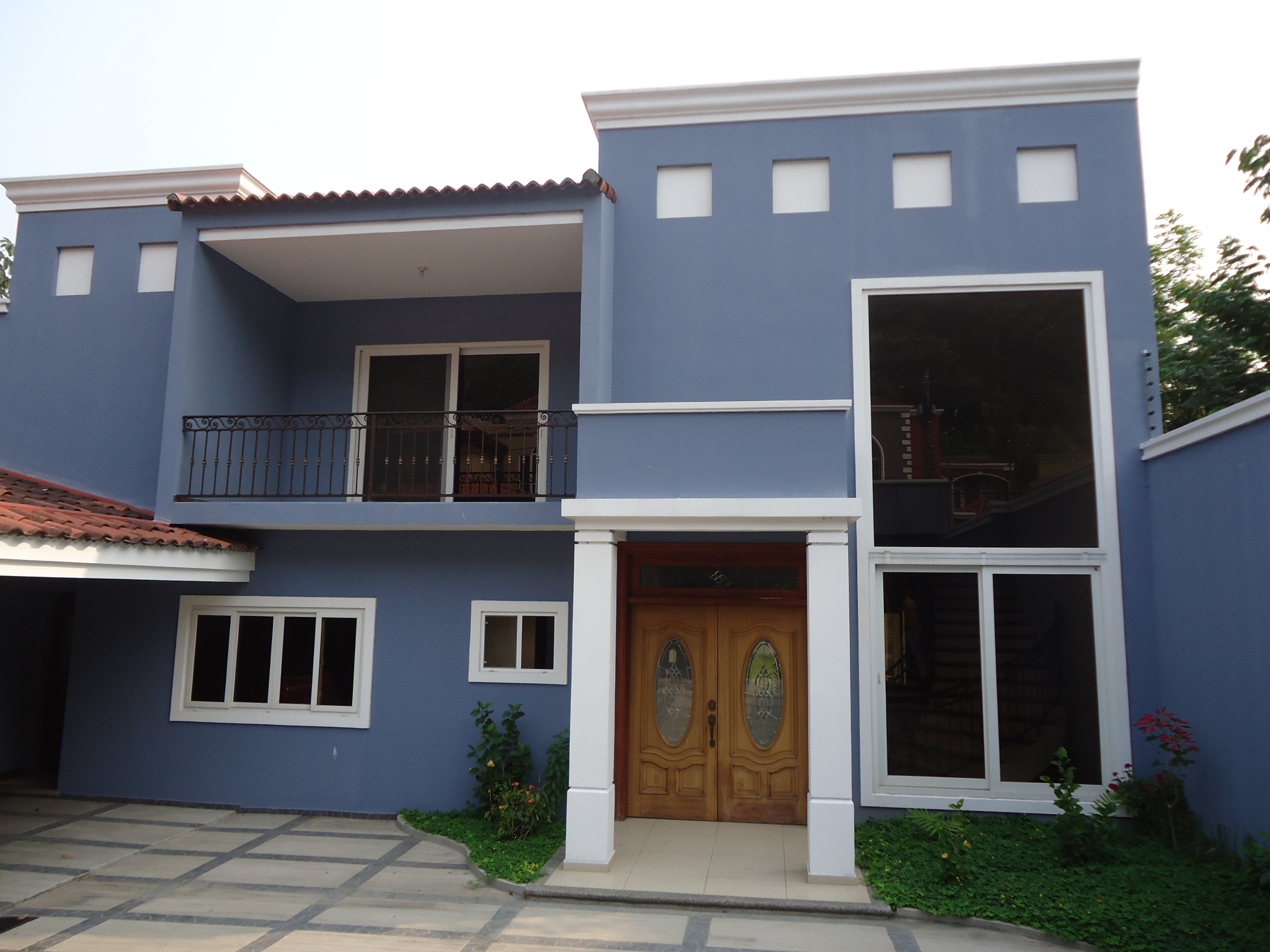 CityMax alquila AMPLIA casa Cumbres de Cuscatlàn vivienda u oficina