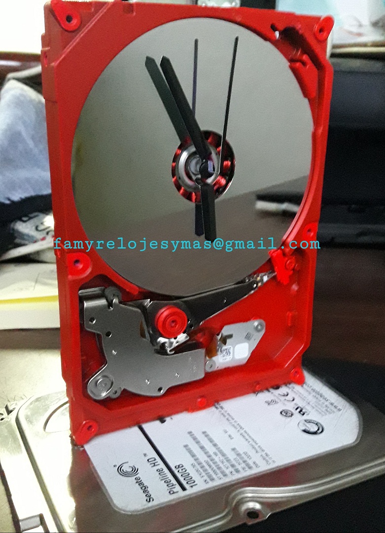 Vendo reloj de disco duro de computadora.