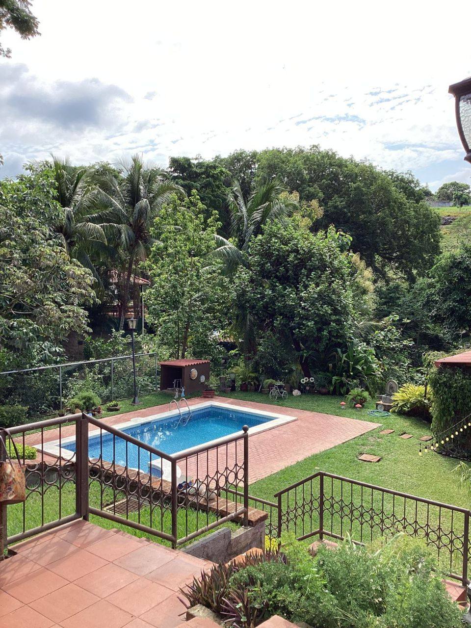 Casa de lujo en Residencial La Hacienda – Distrito San José Villanueva